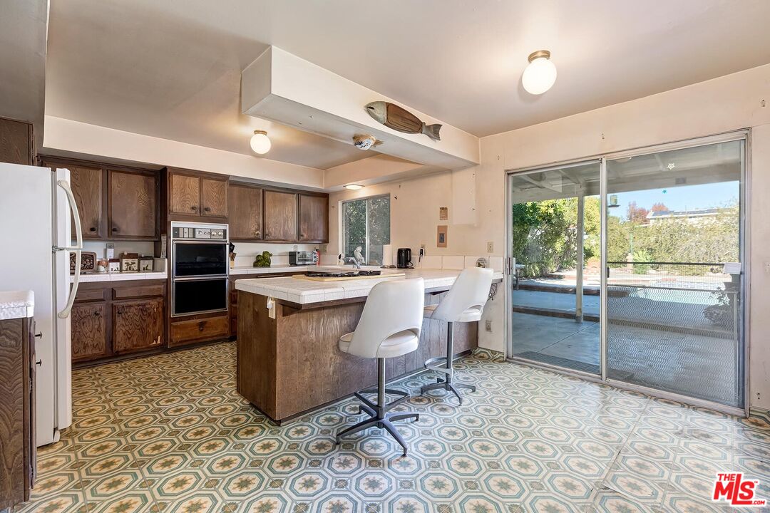 24561 Calvert St, Woodland Hills