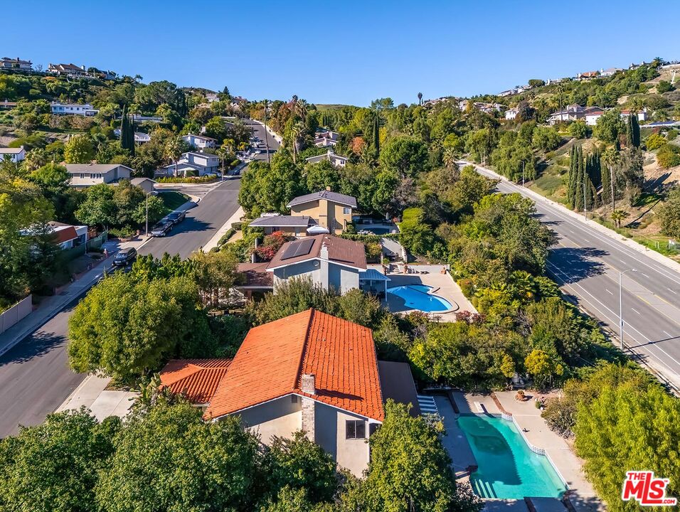 24561 Calvert St, Woodland Hills