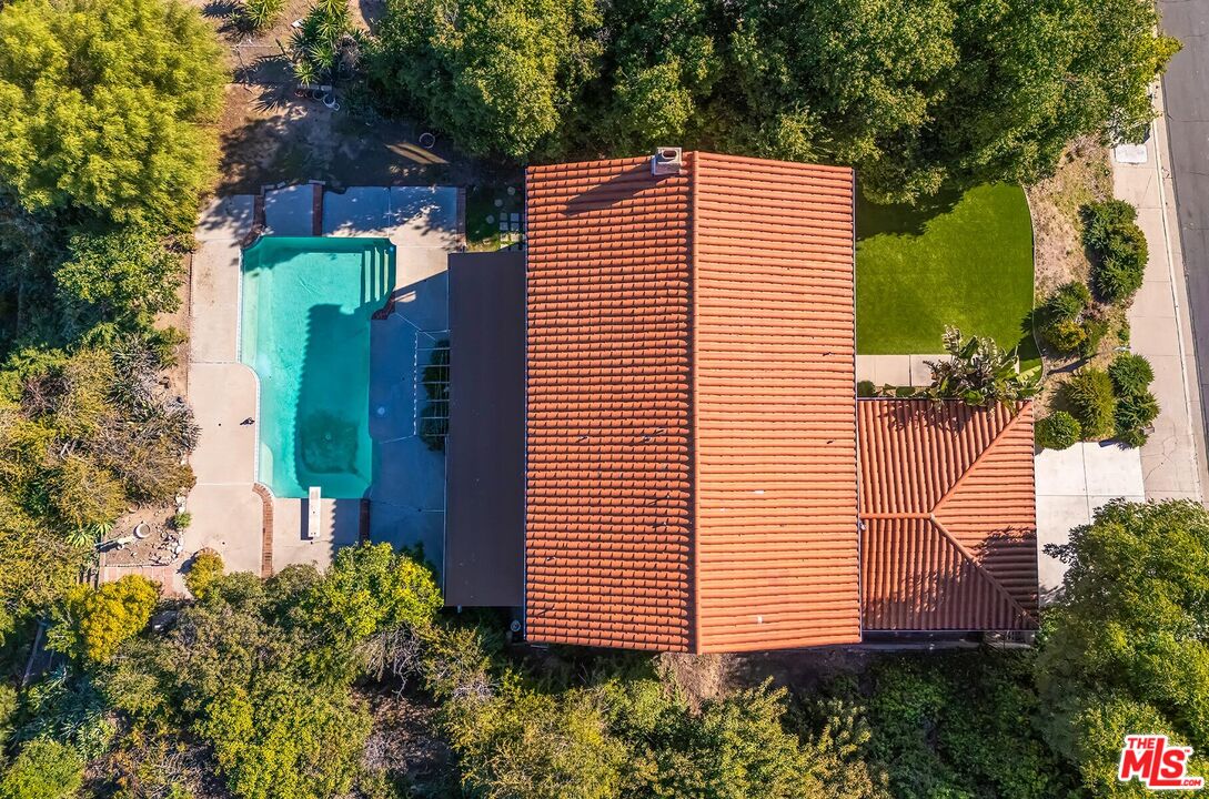 24561 Calvert St, Woodland Hills