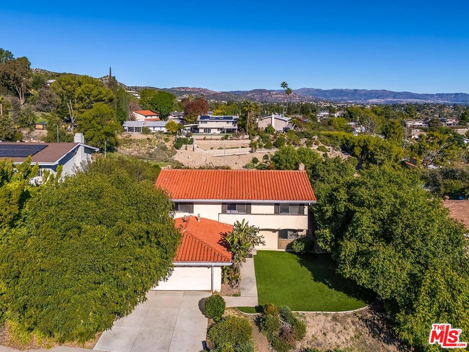 24561 Calvert St, Woodland Hills