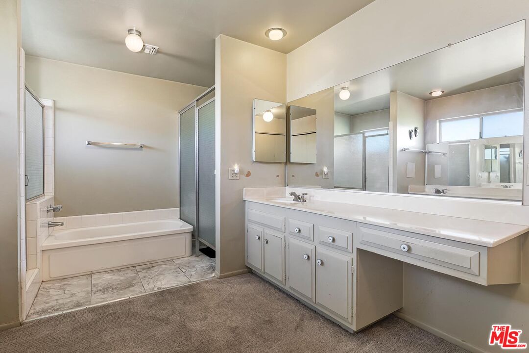24561 Calvert St, Woodland Hills