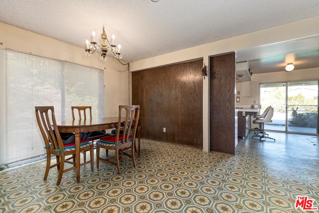 24561 Calvert St, Woodland Hills