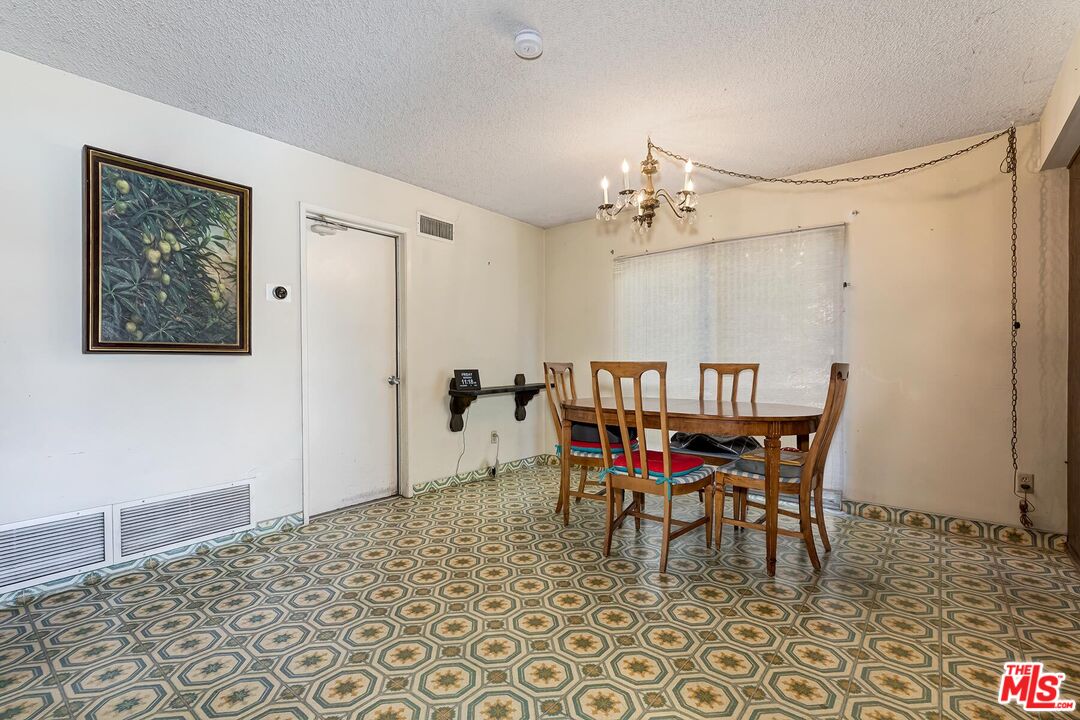 24561 Calvert St, Woodland Hills