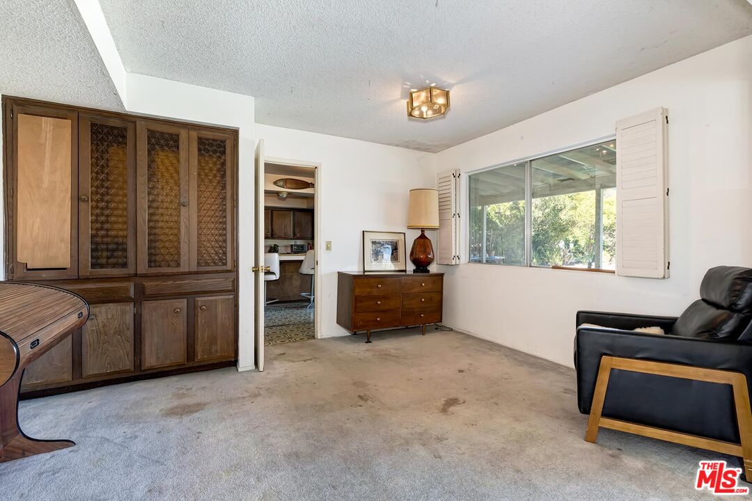 24561 Calvert St, Woodland Hills