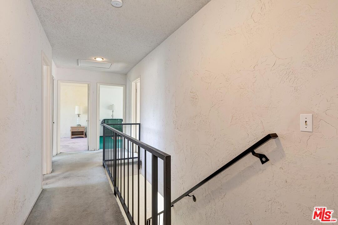 24561 Calvert St, Woodland Hills