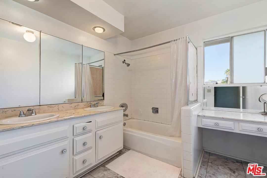 24561 Calvert St, Woodland Hills