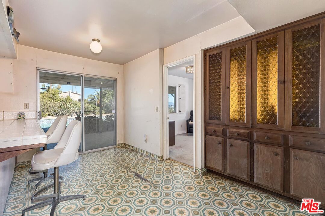 24561 Calvert St, Woodland Hills