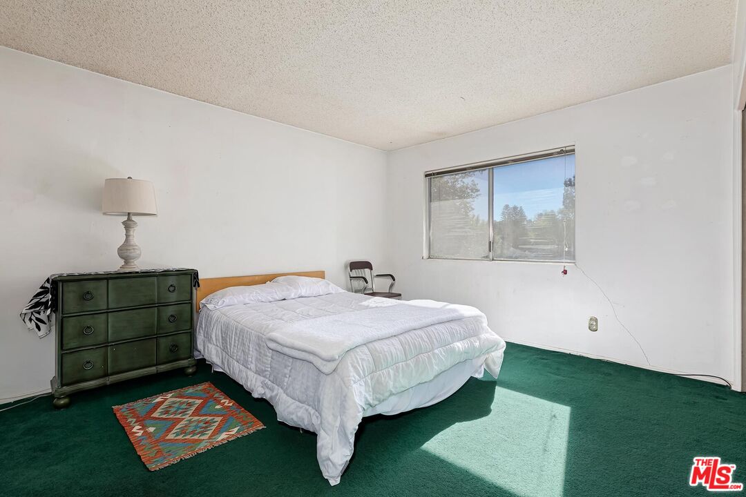 24561 Calvert St, Woodland Hills