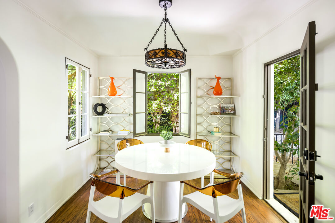 1135 Sunset Vale Ave, West Hollywood