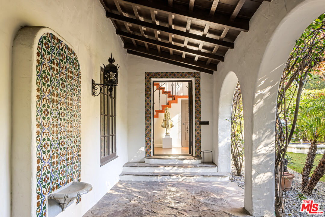 1135 Sunset Vale Ave, West Hollywood