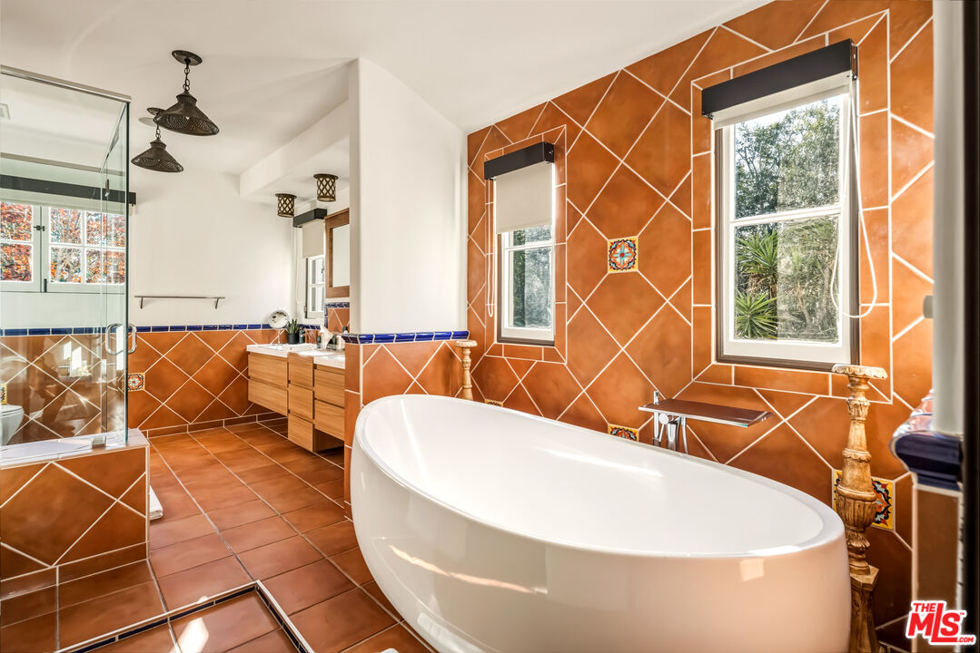 1135 Sunset Vale Ave, West Hollywood