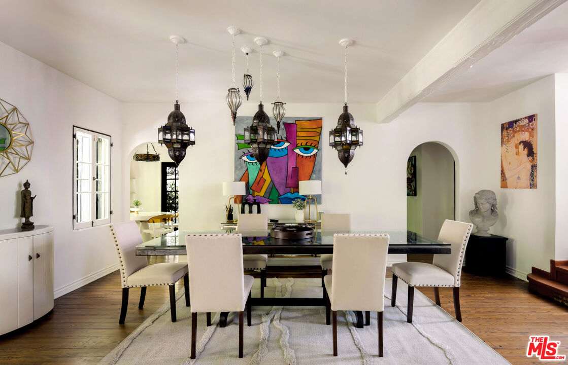 1135 Sunset Vale Ave, West Hollywood