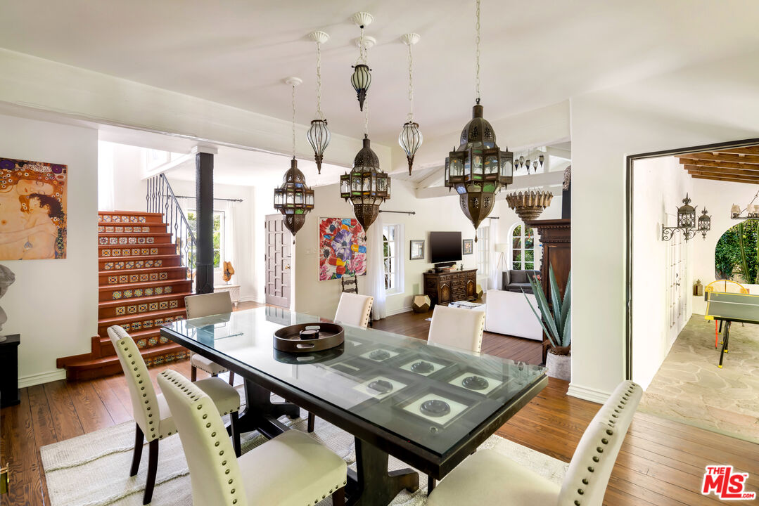 1135 Sunset Vale Ave, West Hollywood