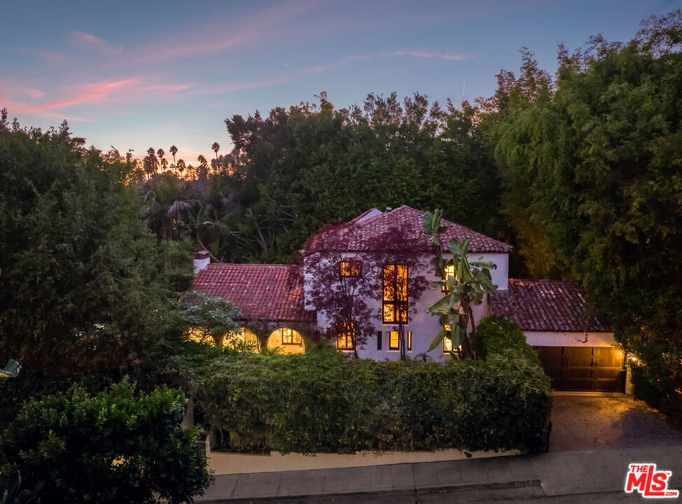 1135 Sunset Vale Ave, West Hollywood