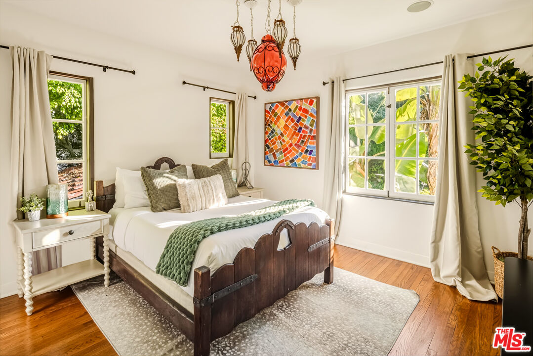 1135 Sunset Vale Ave, West Hollywood