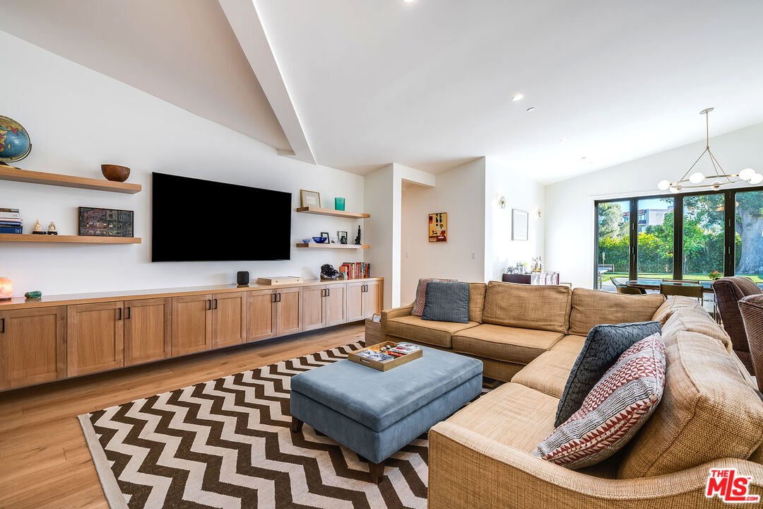 13542 Valleyheart Dr