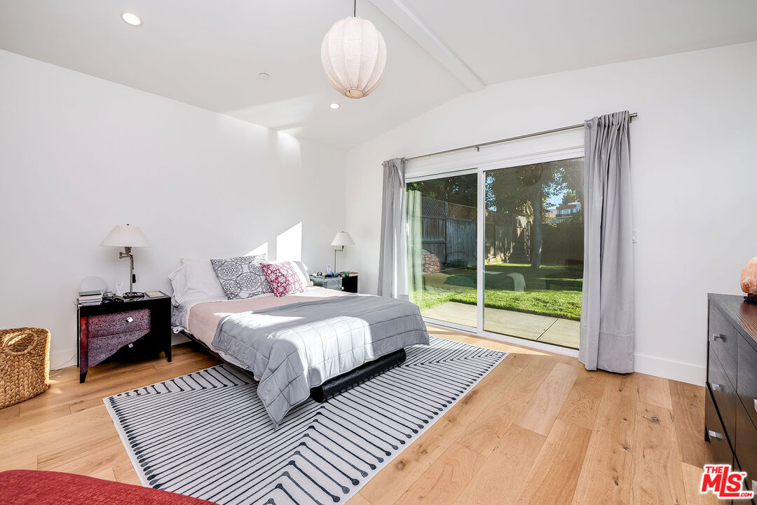 13542 Valleyheart Dr