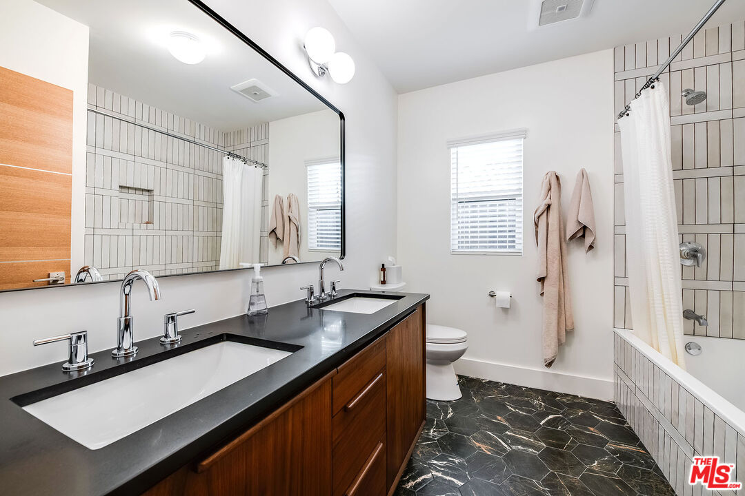 13542 Valleyheart Dr