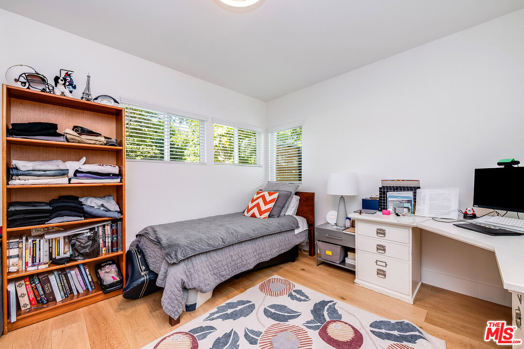 13542 Valleyheart Dr