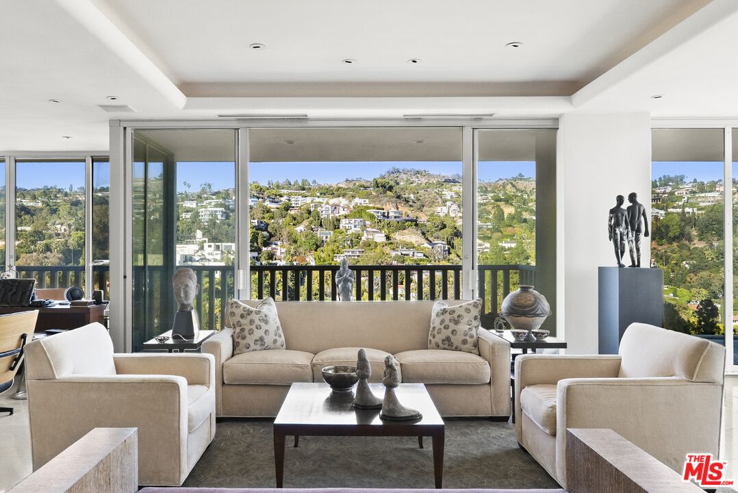 9255 Doheny Rd Unit: 1905