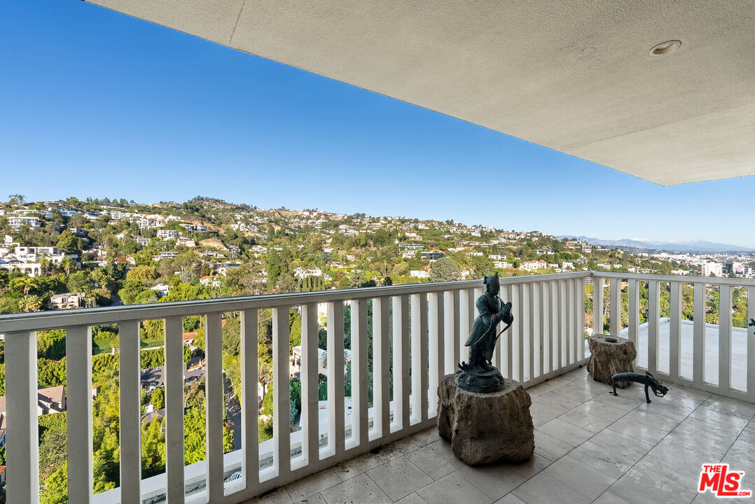 9255 Doheny Rd Unit: 1905