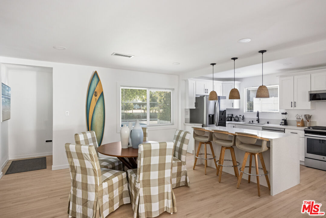 11333 Braddock Dr, Culver City