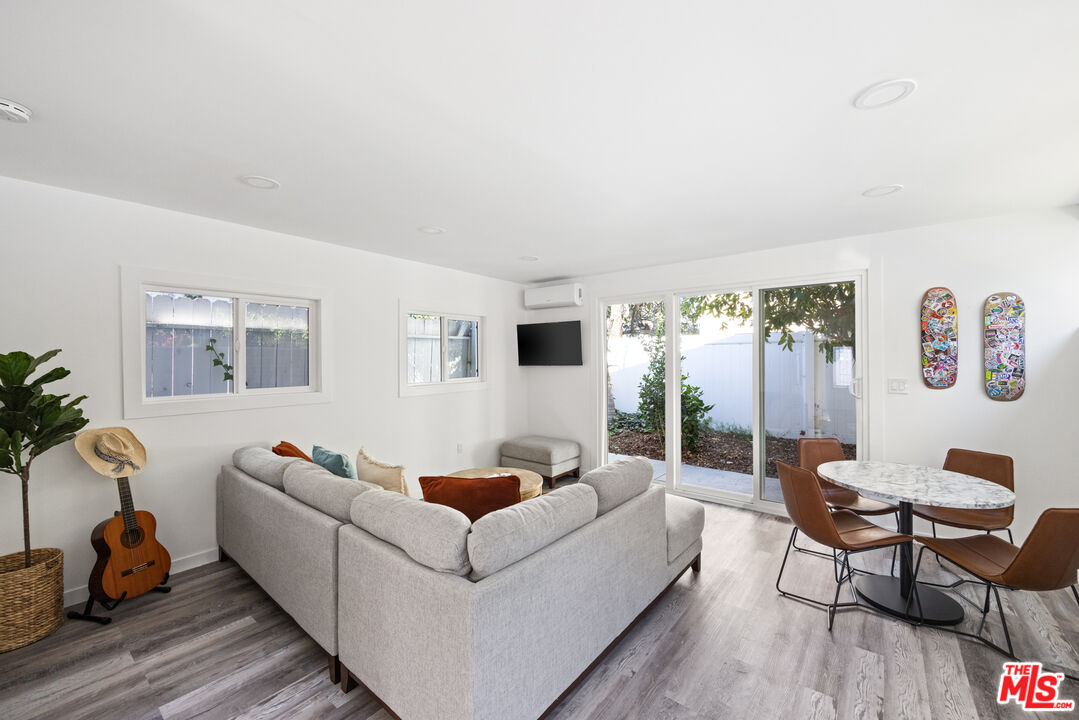 11333 Braddock Dr, Culver City