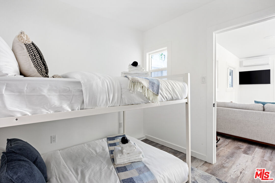 11333 Braddock Dr, Culver City