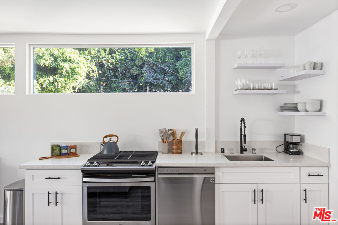 11333 Braddock Dr, Culver City