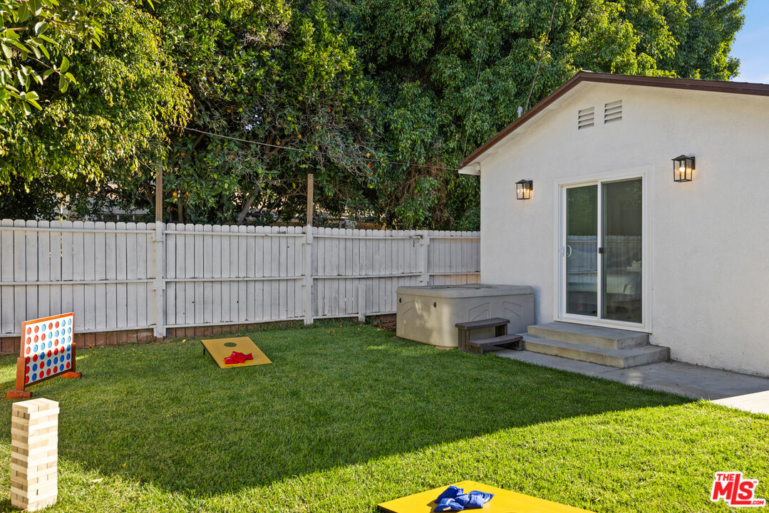 11333 Braddock Dr, Culver City