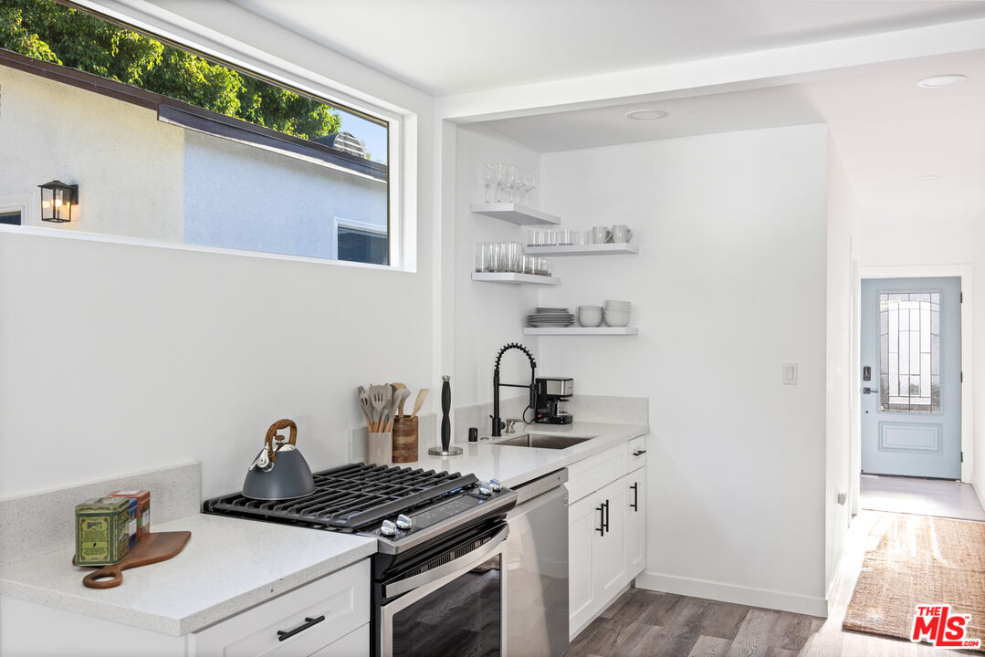 11333 Braddock Dr, Culver City