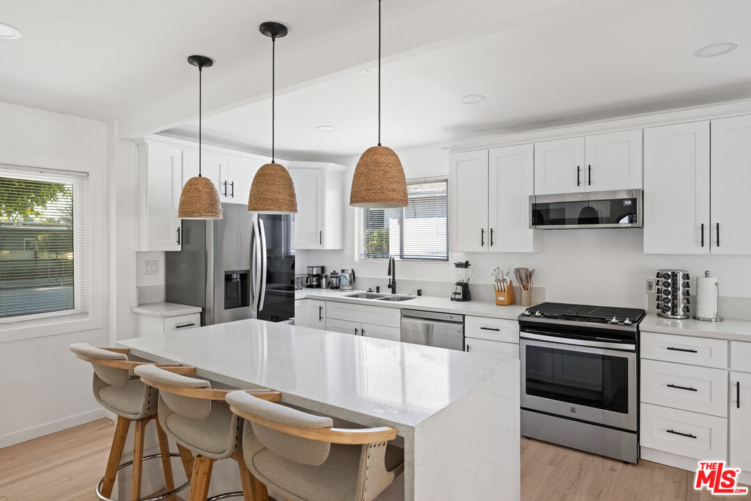 11333 Braddock Dr, Culver City