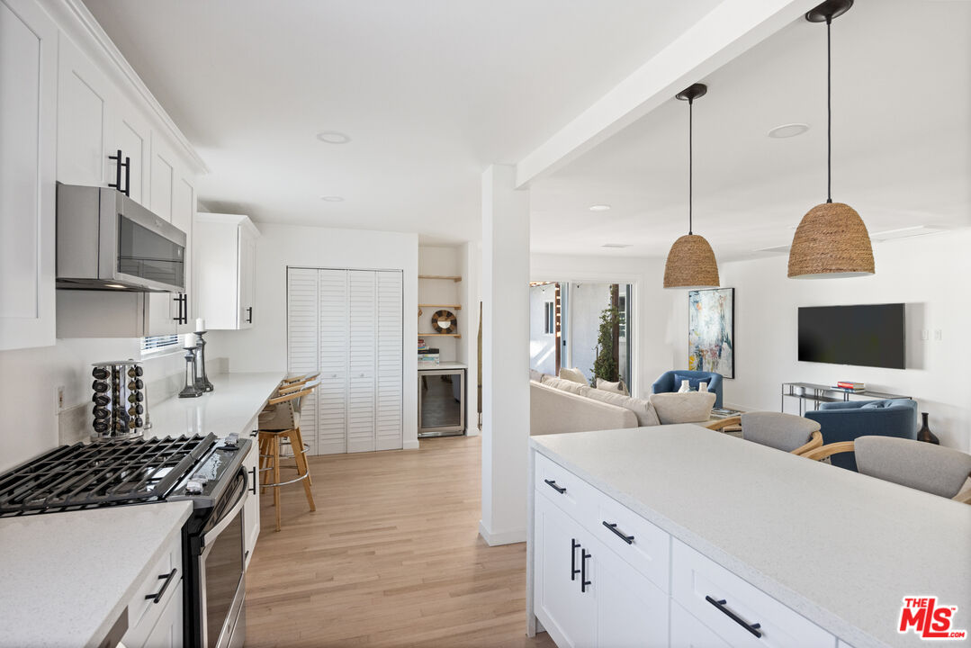 11333 Braddock Dr, Culver City