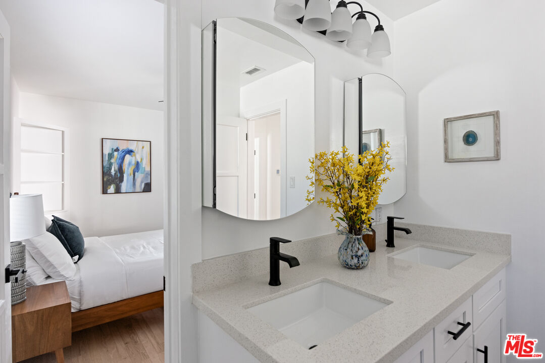 11333 Braddock Dr, Culver City