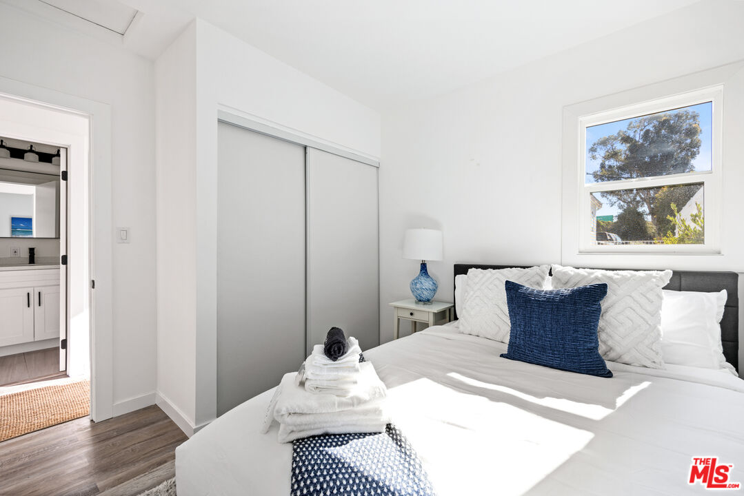 11333 Braddock Dr, Culver City