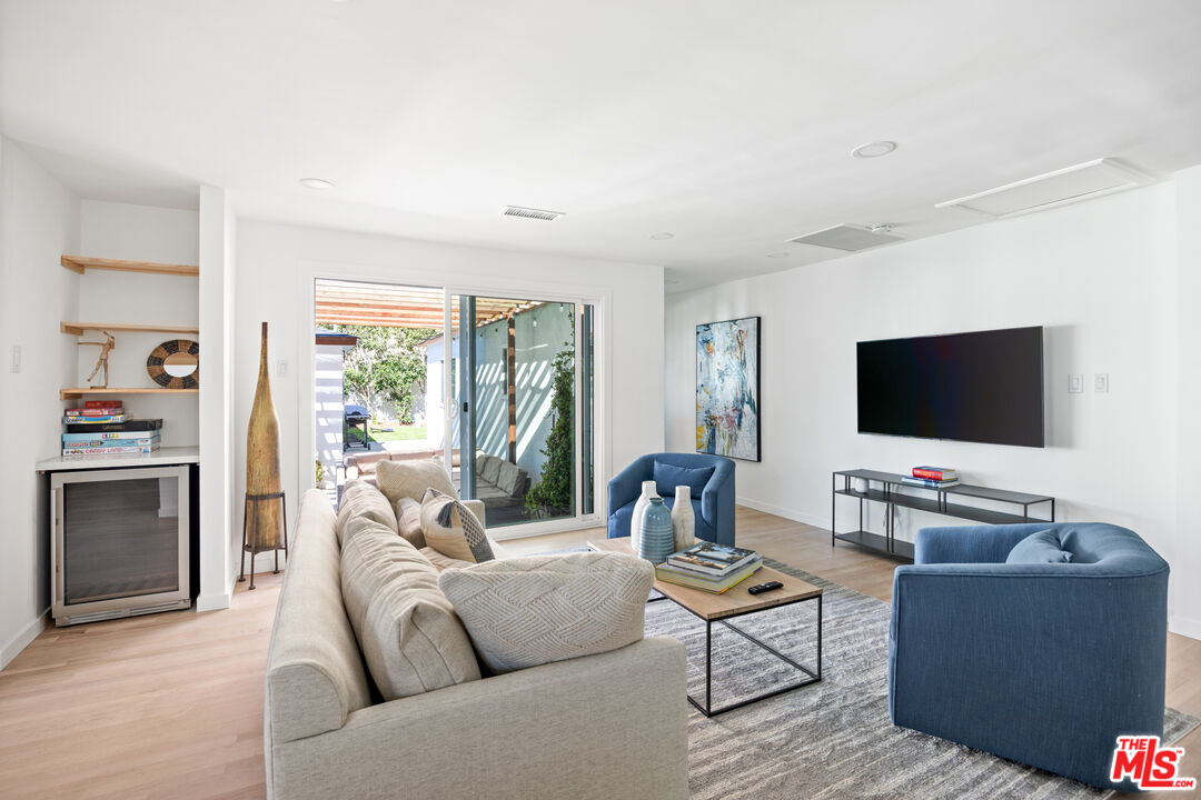 11333 Braddock Dr, Culver City