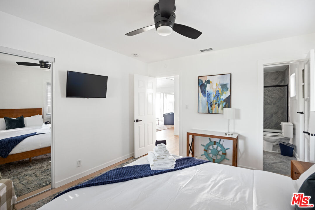 11333 Braddock Dr, Culver City