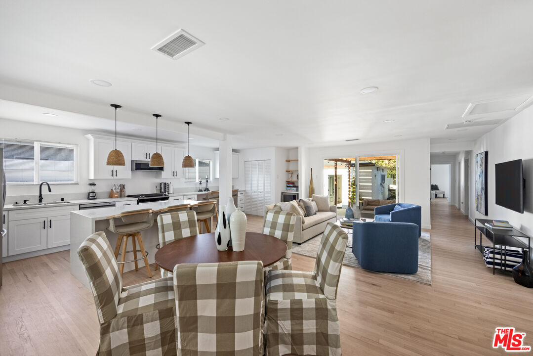 11333 Braddock Dr, Culver City