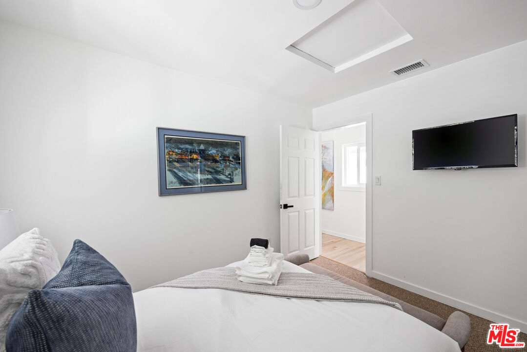 11333 Braddock Dr, Culver City