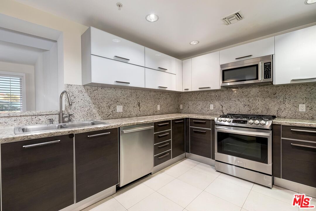 1257 Brockton Ave Unit: 302