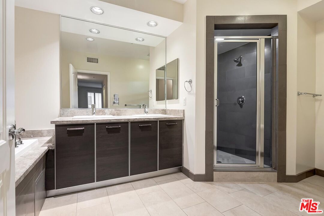 1257 Brockton Ave Unit: 302