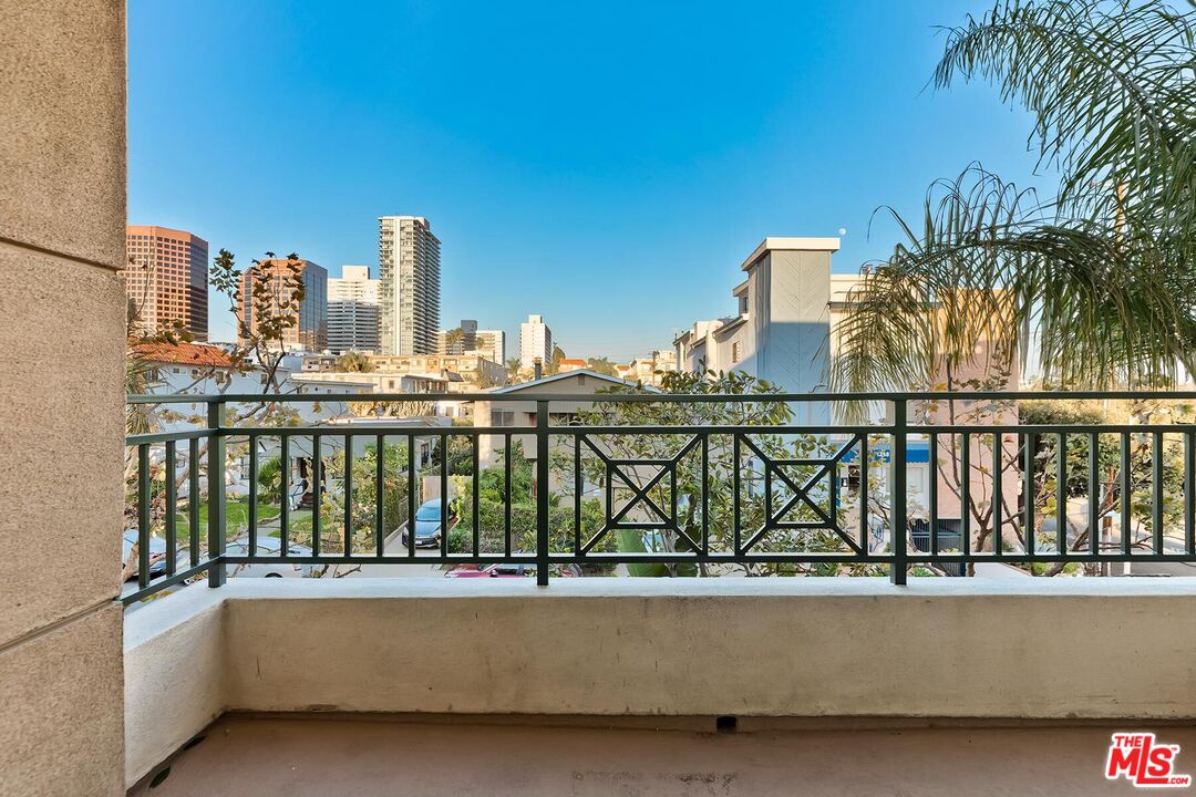 1257 Brockton Ave Unit: 302