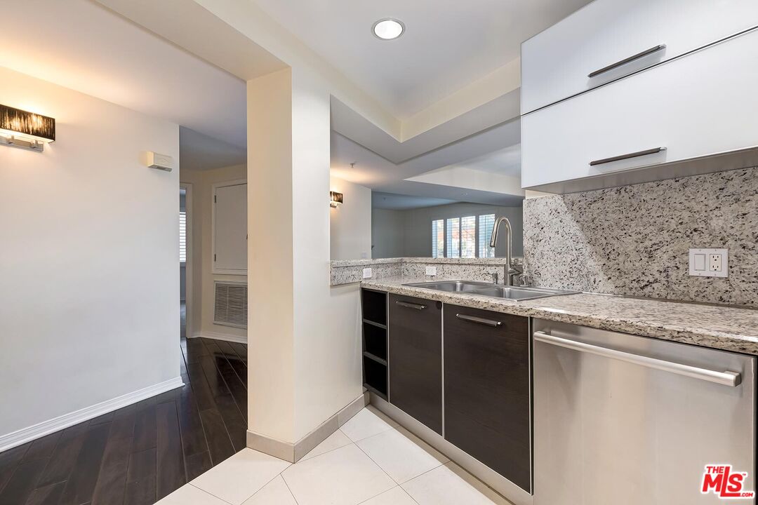 1257 Brockton Ave Unit: 302