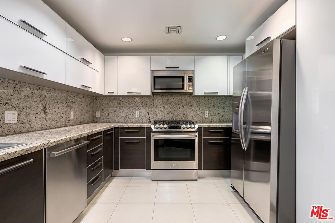 1257 Brockton Ave Unit: 302