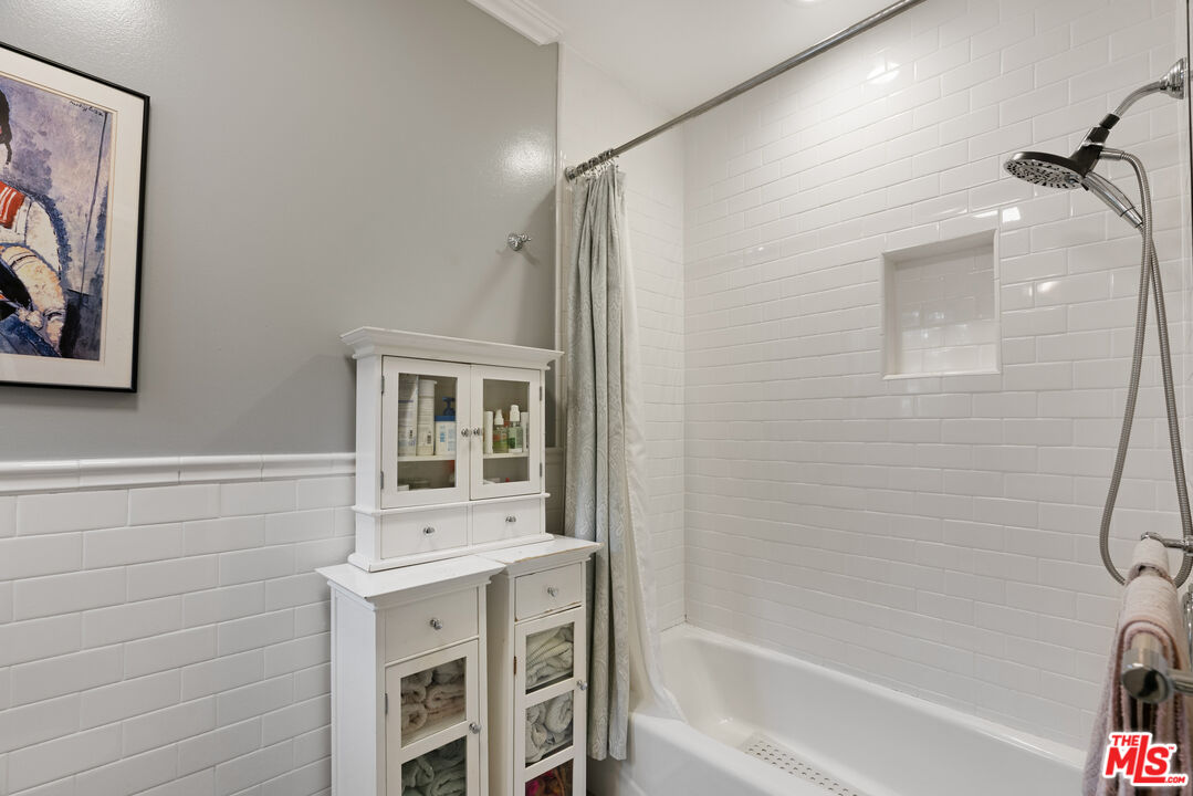 1551 S Ogden Dr