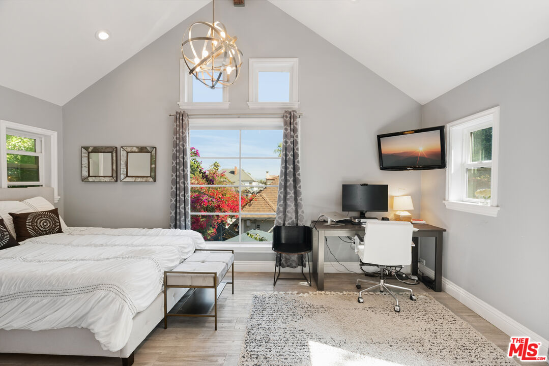 1551 S Ogden Dr