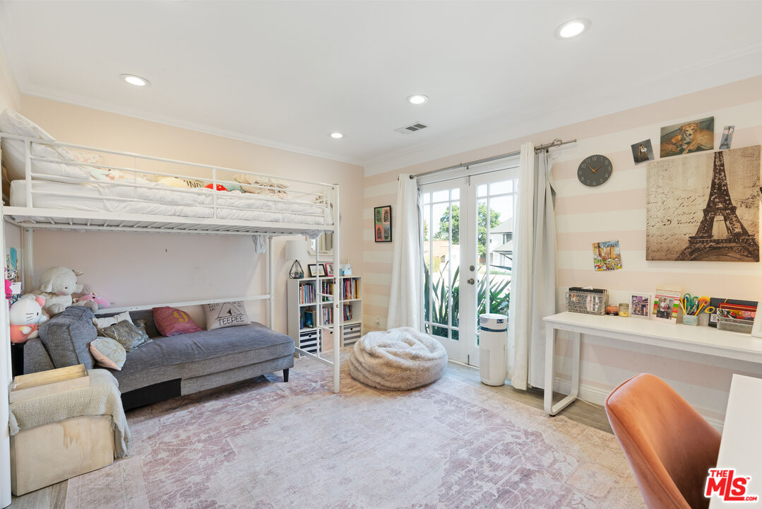 1551 S Ogden Dr