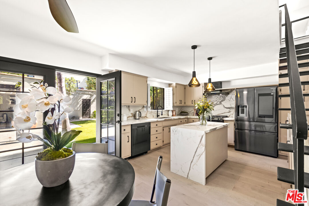 8716 Ashcroft Ave, West Hollywood 