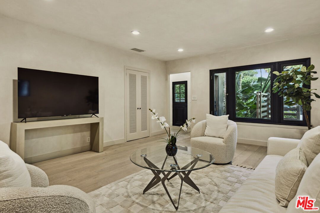 8716 Ashcroft Ave, West Hollywood 