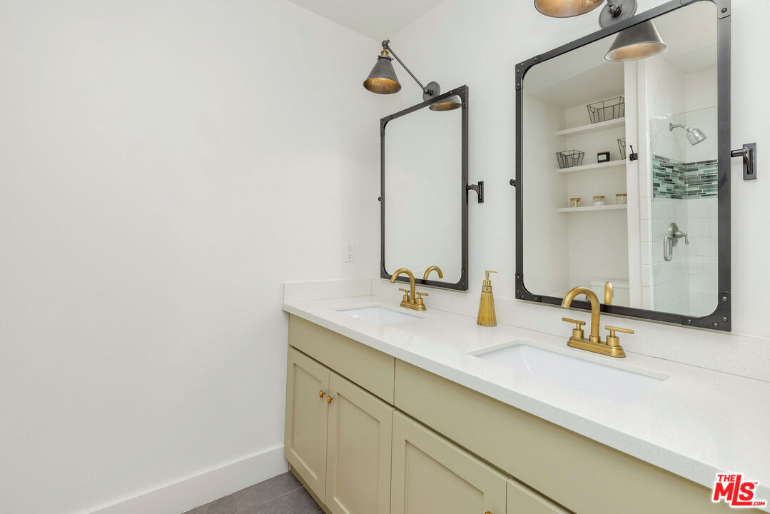 5767 Tuxedo Ter, Los Feliz